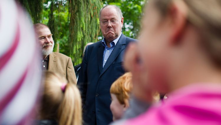 "Hallo, meine Kleinen: Ich bin der Onkel Peer."