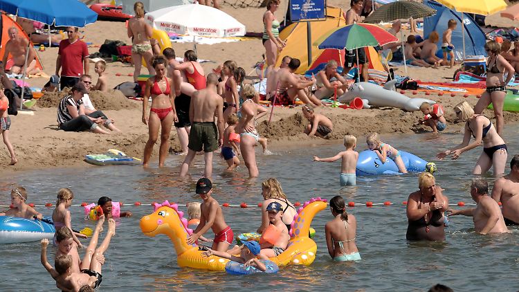 Bei Hochwasser steigt die Infektionsgefahr. In Badeseen könnte infektiöse Kolibakterien lauern.