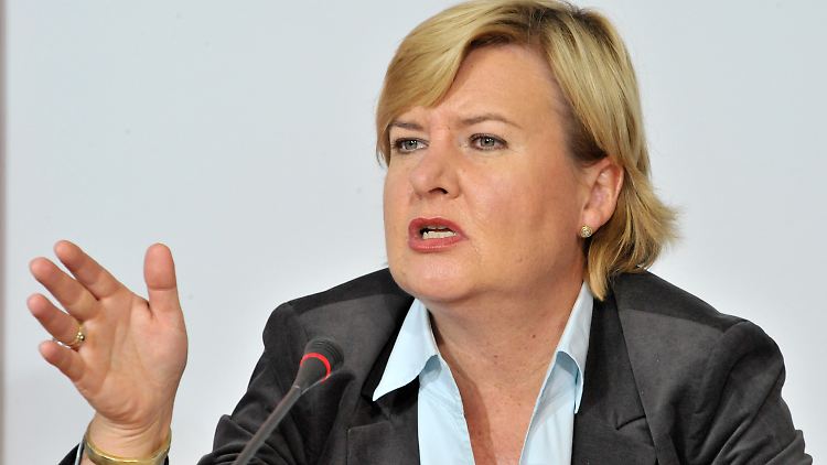 Es dürfe nie wieder passieren, dass Geheimdienste mit verurteilten Gewalttätern kooperiere, sagte Högl.