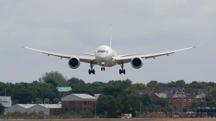 Geschmeidiger Anflug auf Europa: Der Dreamliner ist sicher gelandet.