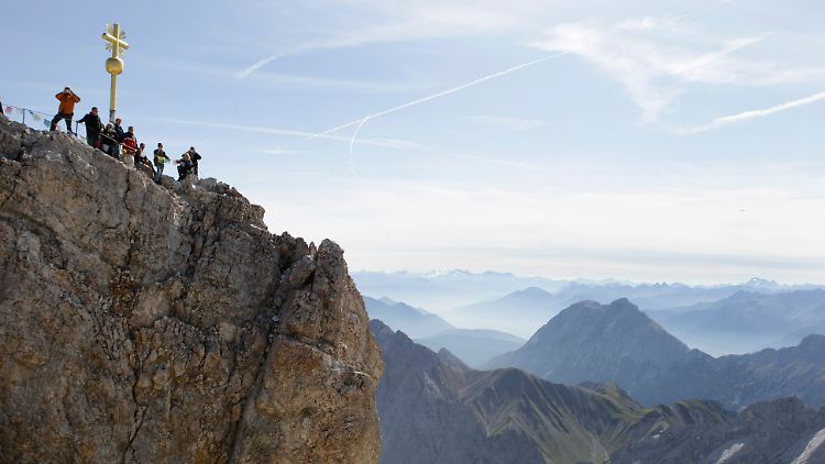 Aufstieg in unsicheres Terrain: In Europa gilt Deutschland als vorbildliche Wirtschaftsmacht. Ein US-Ökonom sieht das anders und prangert nun an, dass Deutschland diesen Ruf gar nicht verdiene.
