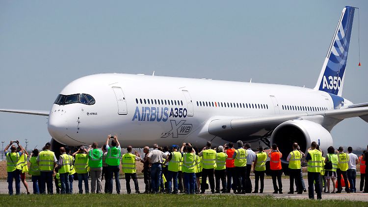 Auch geschäftlich ein wichtiger Meilenstein: Der neue Airbus ist das wichtigste Aushängeschild des EADS-Konzerns.