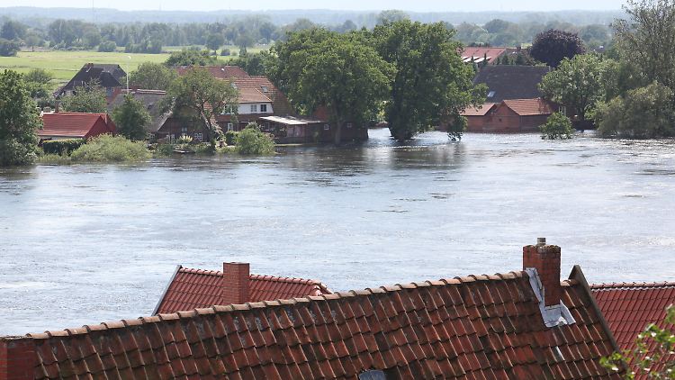 Fallende Pegel entspannen die Lage an der Elbe in Norddeutschland.