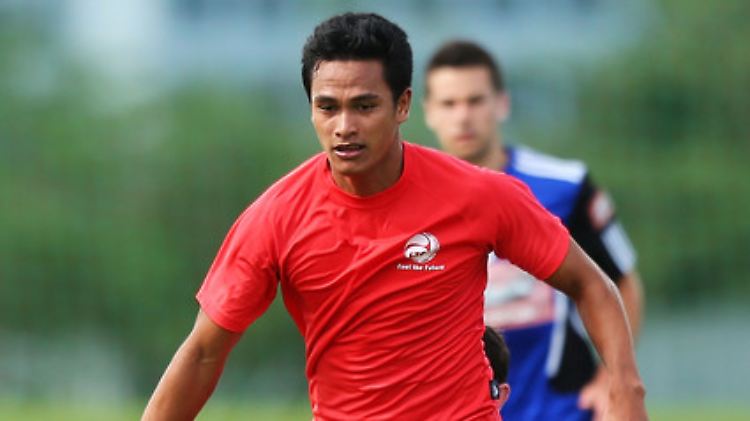 "Ich sollte nicht von einem Tor gegen eine der großen Mannschaften träumen, sondern realistisch bleiben": Steevy Chong Hue, Experte für Fußball-Wunder.