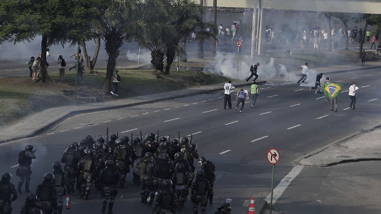 Die Protestwelle gegen Preiserhöhungen und Ausgabenpolitik der Regierung erfasst immer mehr brasilianische Städte. 
