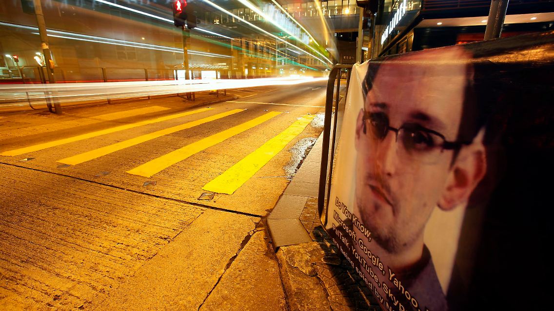 2013-06-17T171413Z_964211667_GM1E96I03BT01_RTRMADP_3_USA-SECURITY.JPG7946971180654560115.jpg