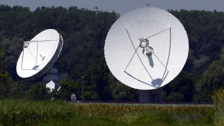 Satellitenschüsseln des Bundesnachrichtendienstens bei Rheinhausen in Baden-Württemberg. 