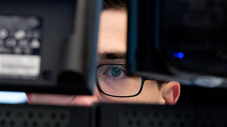 Hinter jedem Monitor ein selbstständig denkender Kopf: Der ZEW-Index setzt sich aus einer Summe von rund 250 Einzeleinschätzungen zusammen.
