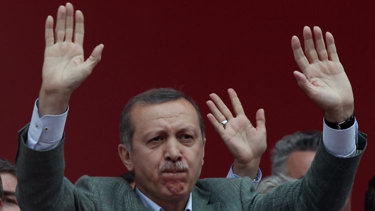 Die Kanzlerin will dem türkischen Ministerpräsidenten Erdogan zwar keine Ratschläge geben, zeigt sich über die polizeiliche Gewalt im Land jedoch erschrocken.