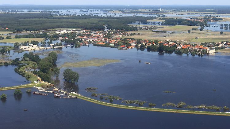 In Fischbeck steht das Hochwasser noch immer.