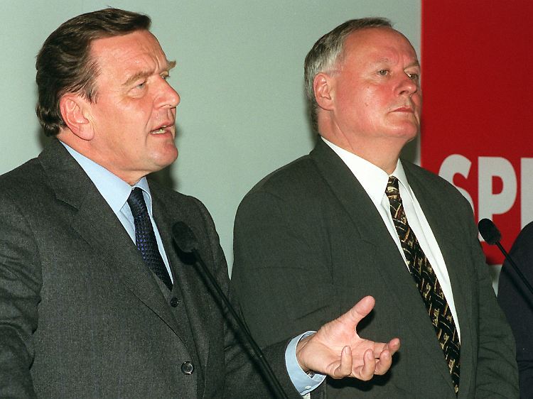 Zwei Alphatiere, ein Kanzlerkandidat: Gerhard Schröder und Oskar Lafontaine.