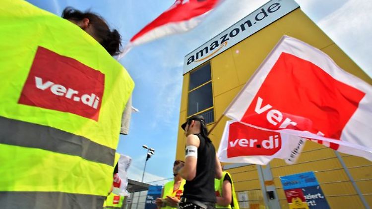 Jeweils mehr als 1000 Beschäftigte legten Arbeit in Amazon-Versandzentren nieder