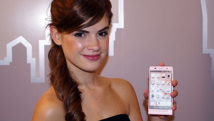 Wer möchte, kann das Huawei Ascend P6 auch in Pink kaufen.
