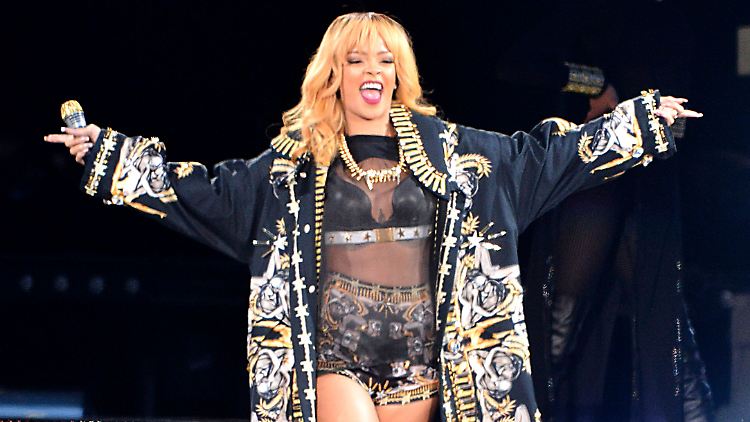 Der Erfolg scheint ihr zu Kopf zu steigen: Rihanna bei einem Konzert in London am 15. Juni 2013.