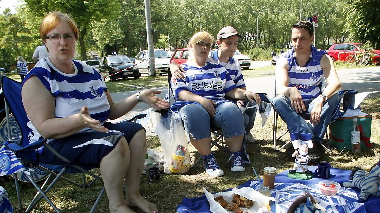 Enttäuscht: Die Fans des MSV Duisburg müssen mit ihrem Verein in die 3. Liga.
