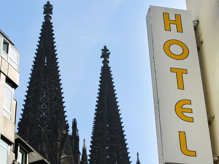 Fünf Prozent "Bettensteuer" müssen Hotels in Köln zahlen - ob mit oder ohne Blick auf den Dom.