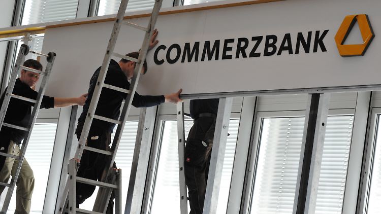 Die Commerzbank baut bis 2016 über 5000 Arbeitsplätze ab. Kündigungen soll es aber nicht geben.
