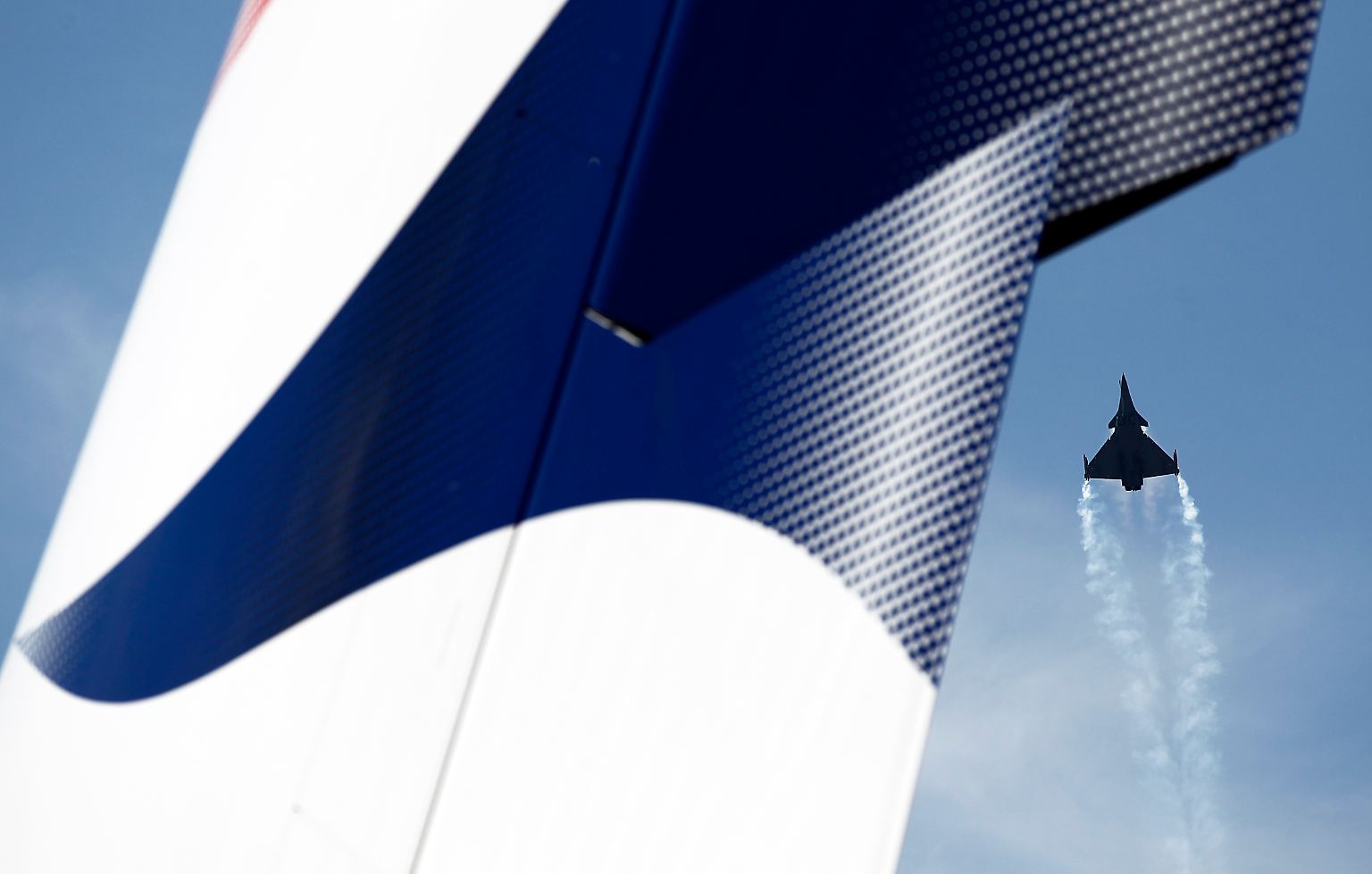 Zum Start der Pariser Luftfahrtmesse in Le Bourget machen die ersten Fachbesucher verkniffene Gesichter.