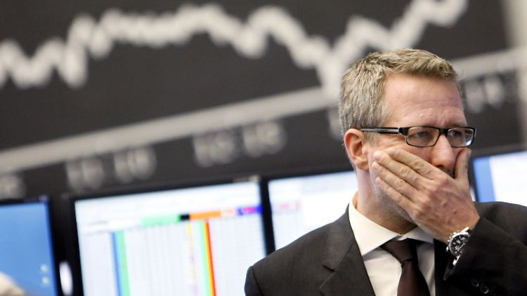 Erwartbar, aber dennoch deutlich: Der Dax sackt ab, nachdem Fed-Chef Bernanke über ein Ende der ultralockeren Geldpolitik gesprochen hat.