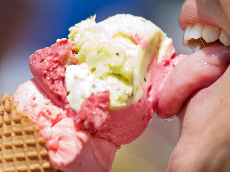 Arbeitnehmer, die während der Arbeit ein Eis essen, sind unter Umständen unfallversichert.
