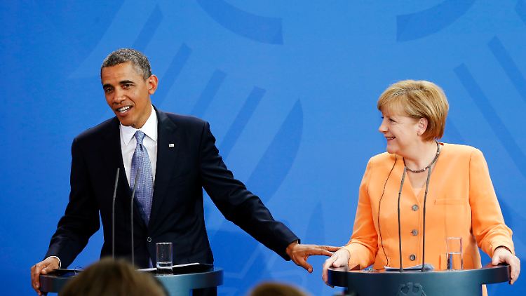 Barack Obama macht einen Witz auf Kosten Angela Merkels.