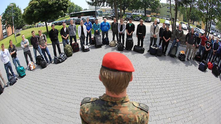 Von den freiwillig Wehrdienstleistenden gibt jeder Dritte während der Probezeit auf.