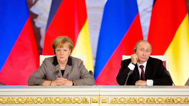 Ernste Mienen: Bundeskanzlerin Angela Merkel und Russlands Präsident Wladimir Putin im November 2012 in Moskau.