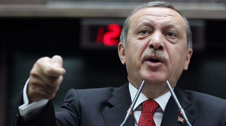 Erdogan hatte mit einem Einsatz der Streitkräfte gedroht, sollten die Proteste andauern. Und sie dauern an.