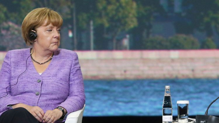 Die Stücke sollten den Eigentümern oder deren Rechtsnachfolgern zurückgegeben werden, meint die Kanzlerin. Putin sieht das anders.