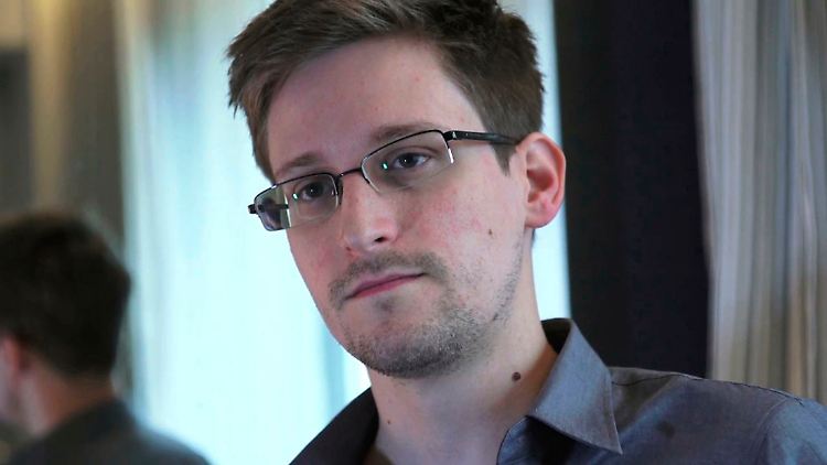 2013-06-22T040805Z_331177147_GM1E96M0X4L01_RTRMADP_3_USA-SECURITY-SNOWDEN-CHARGES.JPG8514223528283634983.jpg