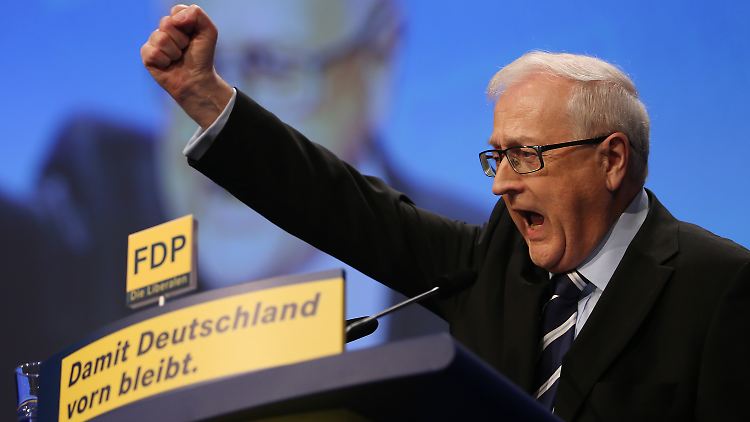 Auch nach seinem Sturz gibt sich Brüderle so kämpferisch wie bei seiner Rede auf dem FDP-Bundesparteitag im März.