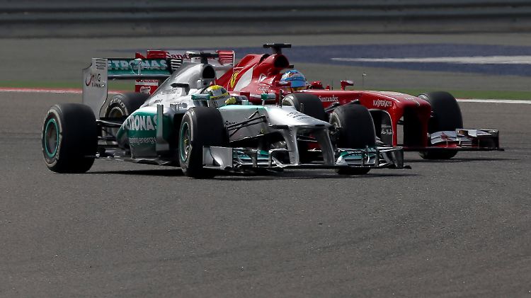 Ferrari greift die Konkurrenz von Mercedes nicht nur auf der Strecke mächtig an.
