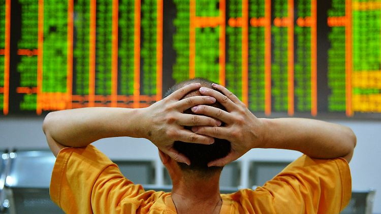Scharfe Kursverluste im chinesischen Aktienhandel: Peking sieht sich mit brennenden Baustellen im Finanzsystem konfrontiert.