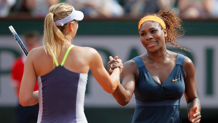 Zwei, die sich nicht riechen können: Maria Scharapowa und Serena Williams, hier am 8. Juni 2013 bei den French Open. Williams hatte Scharapowa gerade 6-4, 6-4 geschlagen.