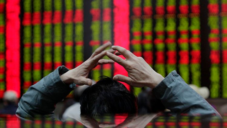 Händler an der Börse Schanghai: Die Kreditblase in China droht zu platzen.