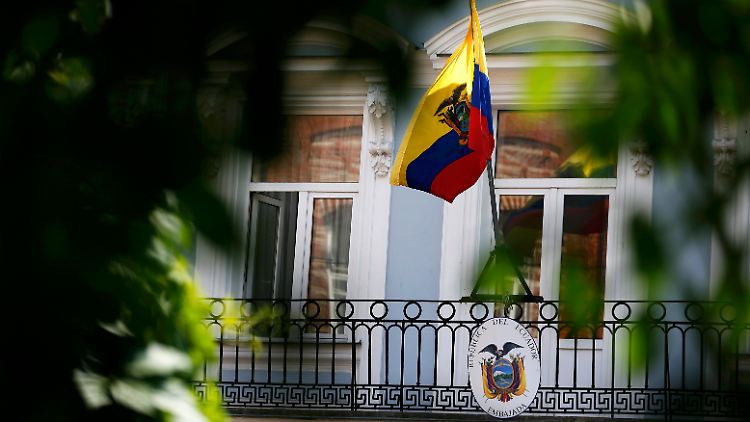 Die Botschaft Ecuadors in Moskau. Auch hier könnte Snowden gelandet sein - oder sich auf dem Weg direkt in das Land befinden. 
