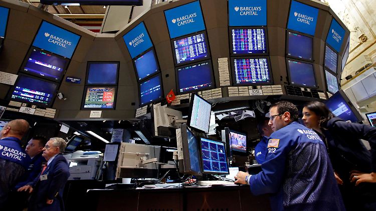 Wall_Street_NYCR206.jpg3680591008414915840.jpg