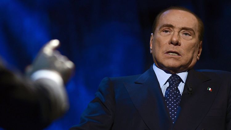 Berlusconi sagt, er habe damit nicht gerechnet, "weil es absolut keine Möglichkeit für einen auf Beweisen  basierenden Schuldspruch" gebe.