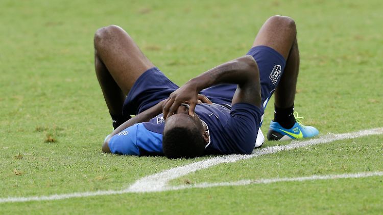 Schwerer Schlag für die Azzurri: Mario Balotelli ist wegen einer Muskelzerrung im linken Oberschenkel bereits abgereist.
