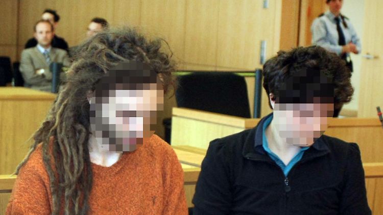 Die beiden Freigesprochenen nennen sich selbst "Aktivisten gegen Lebensmittelverschwendung".