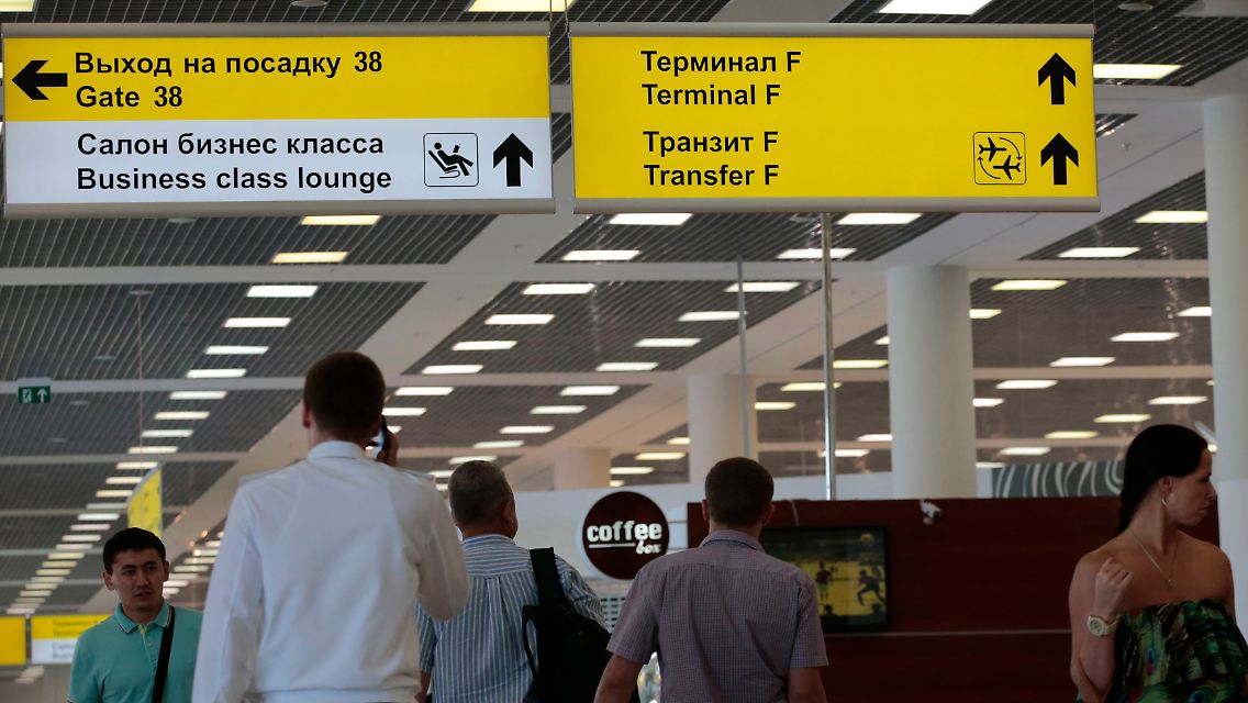2013-06-26T055813Z_1312018943_GM1E96Q12Q801_RTRMADP_3_USA-SECURITY-RUSSIA-SNOWDEN.JPG1933000622266112148.jpg