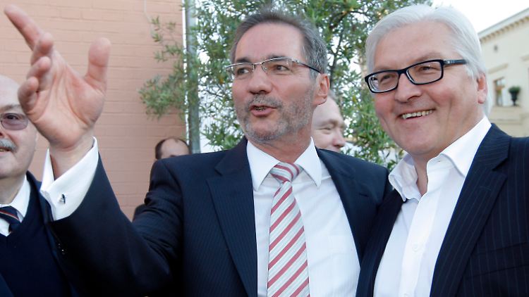 Der brandenburgische Ministerpräsident und sein Nachfolger? Ein Sprecher aus der SPD-Bundestagfraktion dementiert.