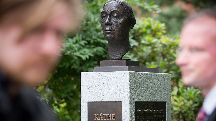 Die Bronzebüste von Käthe Kollwitz wurde von der Berliner Künstlerin Christine Dewerny gefertigt.