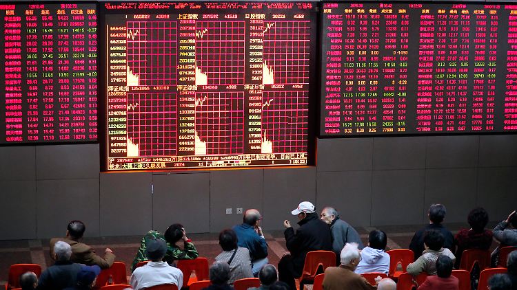 Investoren in einem chinesischen Handelshaus.