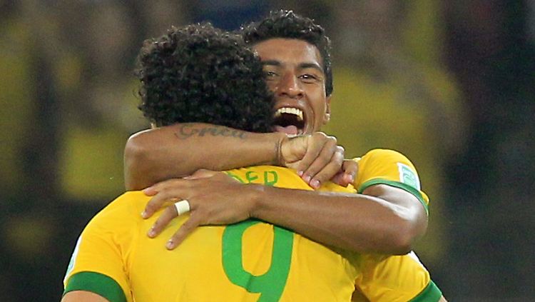 Glückliche Torschützen: Fred und Paulinho feiern Brasiliens Sieg.