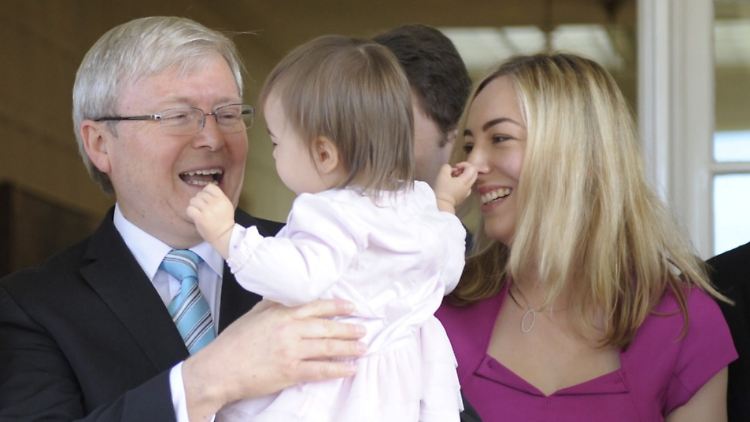 Foto mit Kind kommt ja immer gut an bei den Wählern: Australiens neuer Regierungschef Kevin Rudd mit seiner Enkelin.