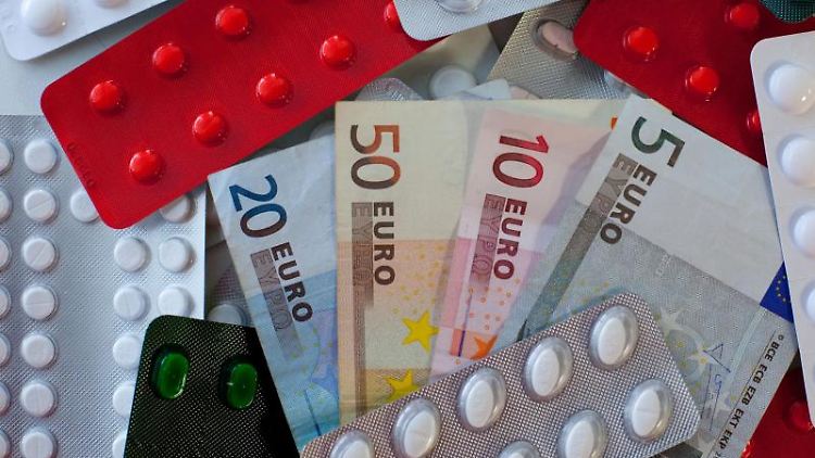 Einen Teil des Preises für Medikamente müssen erwachsene Patienten in der Regel selbst tragen. 