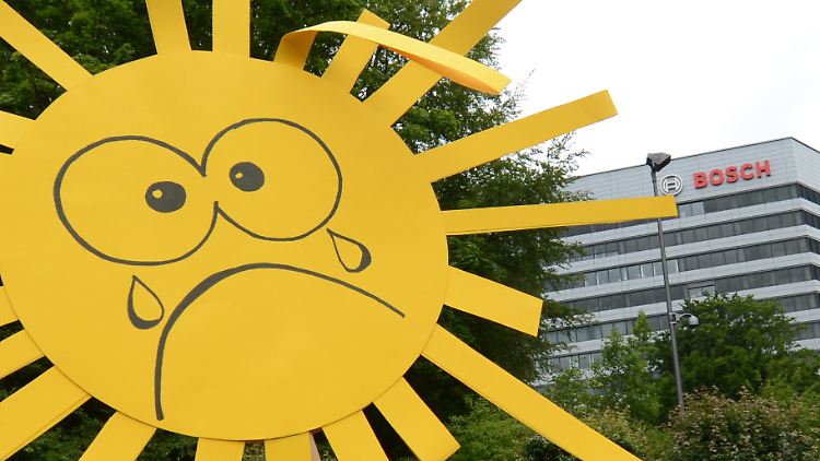 Vor der Gerlinger Bosch-Zentrale weint die Sonne.
