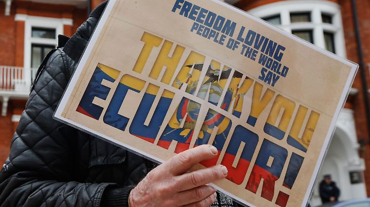 In der Welt bewundern einige Ecuador für die Chuzpe, mit der das Land den USA gegenüber treten.
