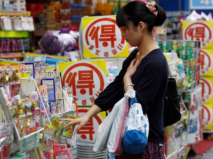Inflation erwünscht: Im Mai gelingt es der Bank of Japan, den anhaltenden Preisverfall aufzuhalten.